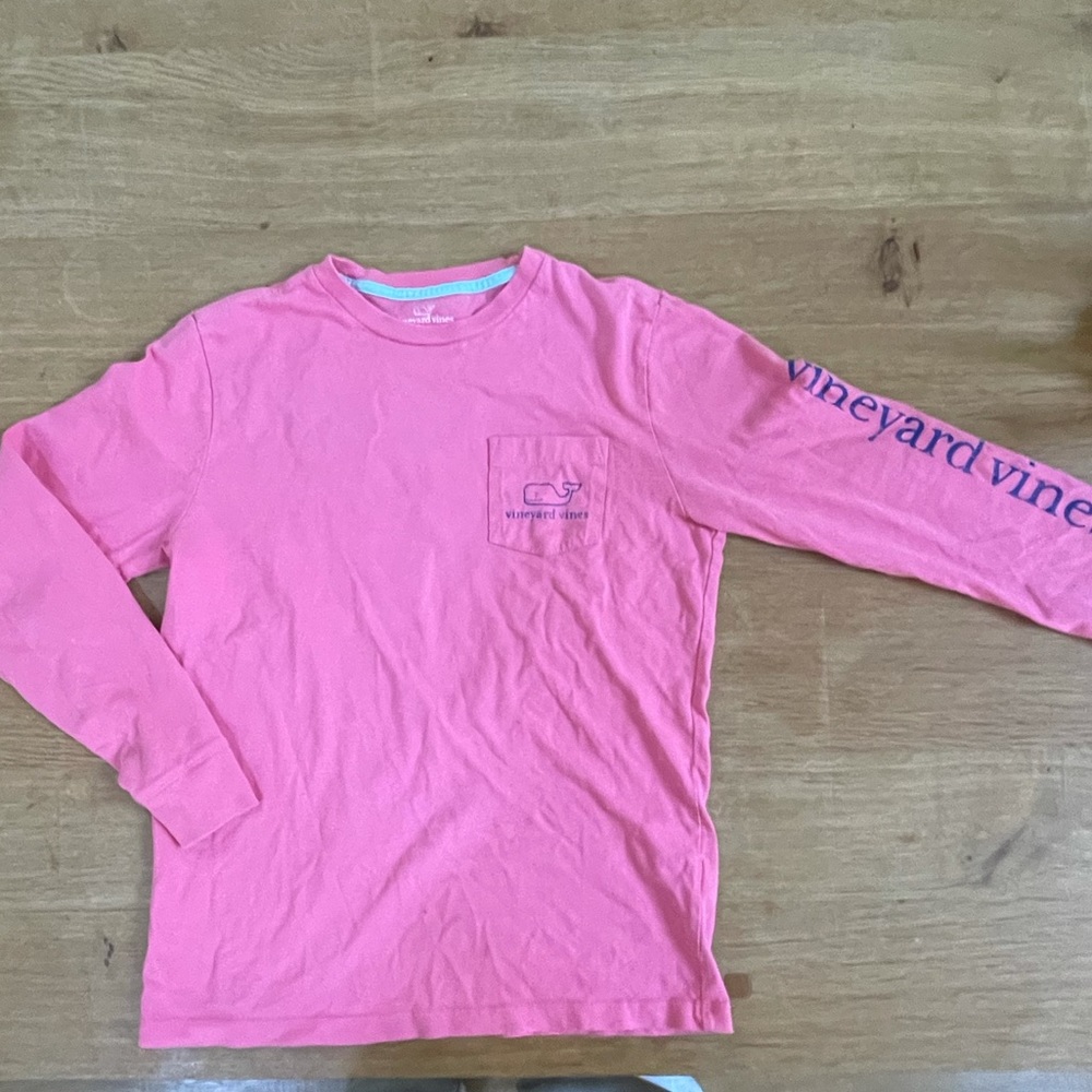 It’s long sleeve vineyard vines T-shirt in pink
